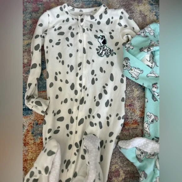 💙 3/$30 💙 101 Dalmatians 18month footie pajamas - Picture 4 of 6